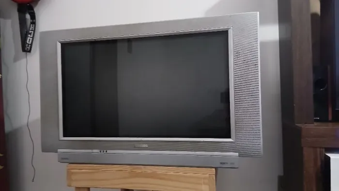 Philips Cineos HDTV tubo CRT Widescreen HDMI (Com Defeito)