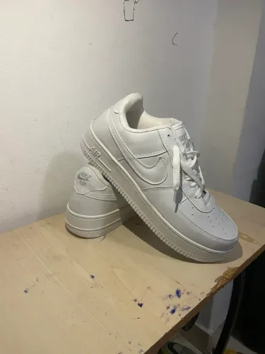 Vendo tênis Nike nunca usado tamanho (42)