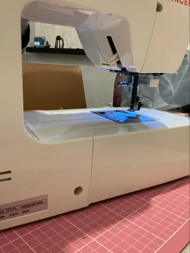 Maquina de costura Singer pouco usada 120Vts