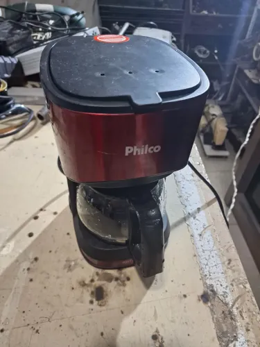 Cafeteira philco vermelha . esta funcionando 220v