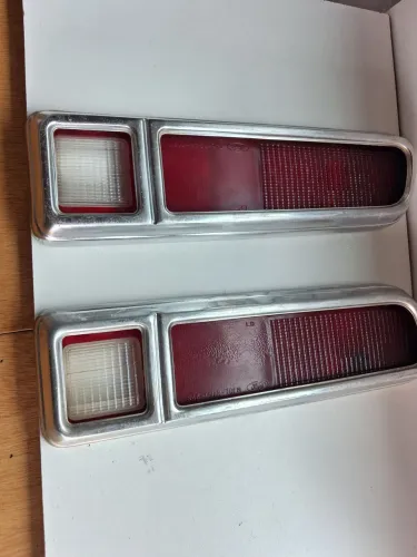 Par de lentes da Lanterna do Maverick ano 74/78 acompanha moldura de alumínio. 