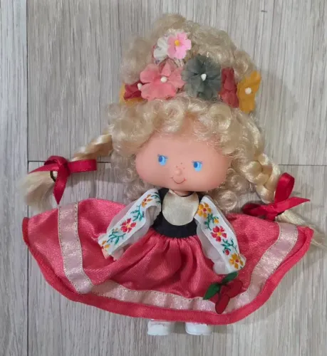Boneca coleção moranguinho Trajes típicos Rússia