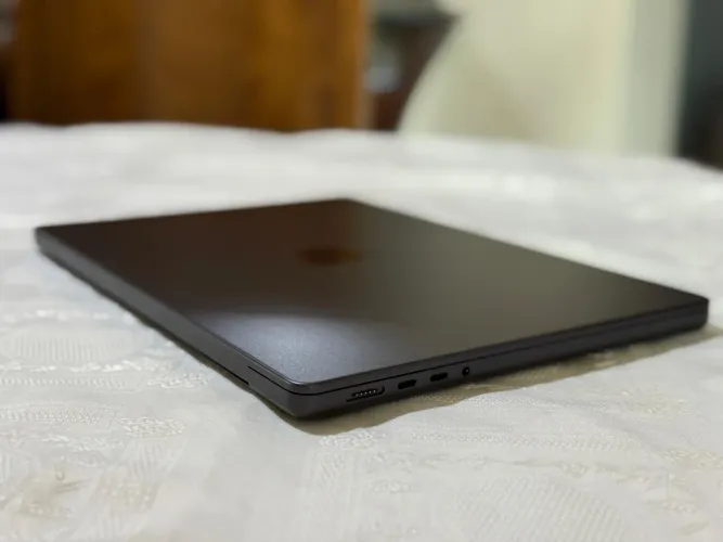 MacBook Pro 14 M4 (2024) - 24GB RAM / 512GB SSD - Estado de Novo