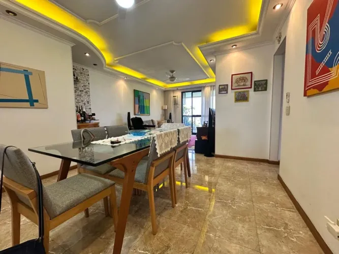 Santa Mônica, 4 quartos com 136m, Sala ampla e varandão. 2 vagas. Lazer completo