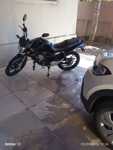 Moto Titan Preta completa em ótimo estado