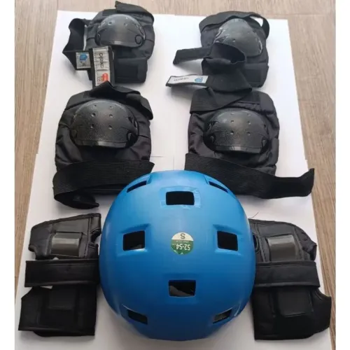kit infantil capacete, cotoveleira e joelheira para ciclistas ou skatistas