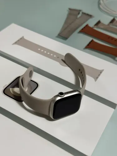 Vendo Apple Watch Series 9 com caixa de alumínio cor Estelar (Starlight) de 41 mm