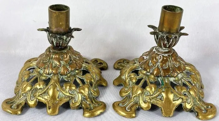 Par Castiçais Bronze Dourado Ricamente Trabalhado Uma Vela*