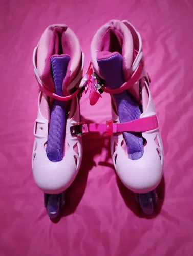 Patins infantil com defeito em uma fechadura