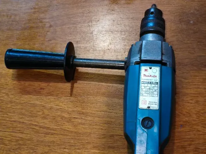 Furadeira Industrial Makita 6300L 110V 550RPM furar aço madeira chassi de caminhão