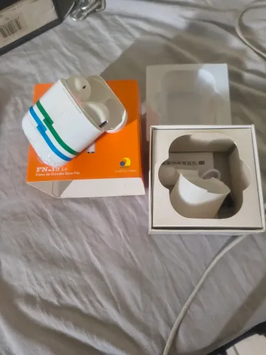Vendo fones de ouvido Bluetooth novos