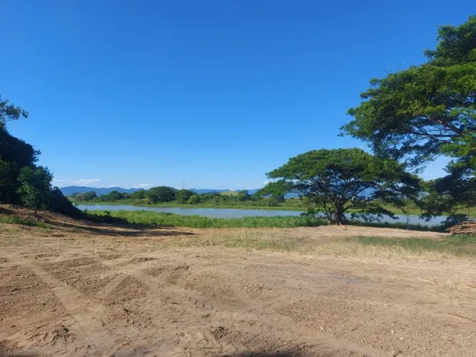 Terreno 30×60 fazendo margem com o rio guandu, pra fazer um rancho e descansar fim de sema