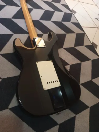 GUITARRA EAGLE
