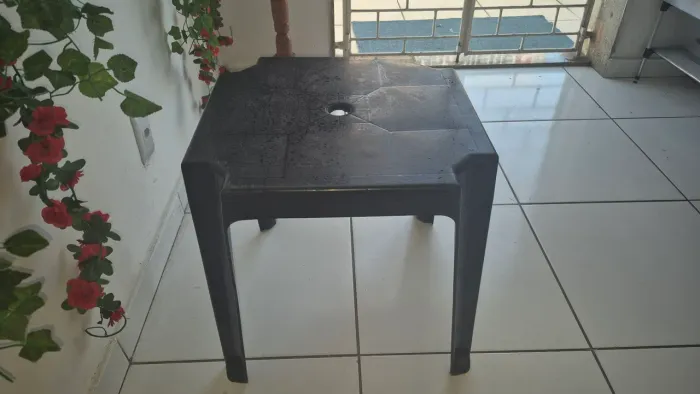 Mesa Plástica Quadrada Preta infantil!!!!!!!!!