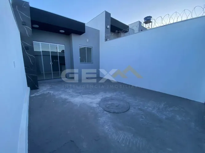 Casa à Venda com 03 Quartos no Bairro Jardinopolis em Divinópolis MG.