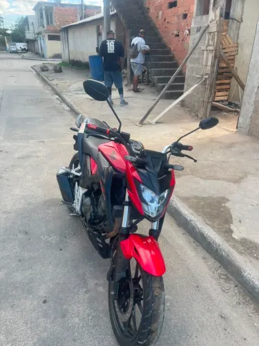 Vendo moto  cb300 twister 