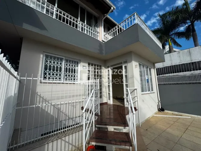 Casa de 2 dormitórios na Agronômica