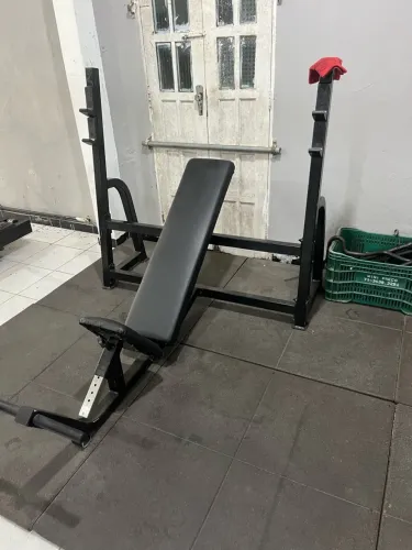 EQUIPAMENTO PARA ACADEMIA 