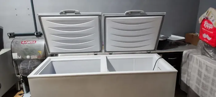 Freezer semi-novo Gelopar serpentina de cobre 510 l