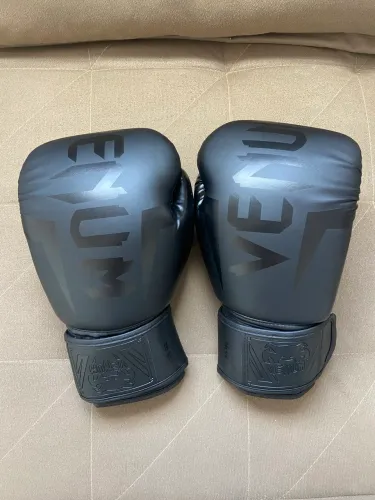 Luvas importada VENUM 16 OZ BOXE/MUAY THAY/KICKBOXING