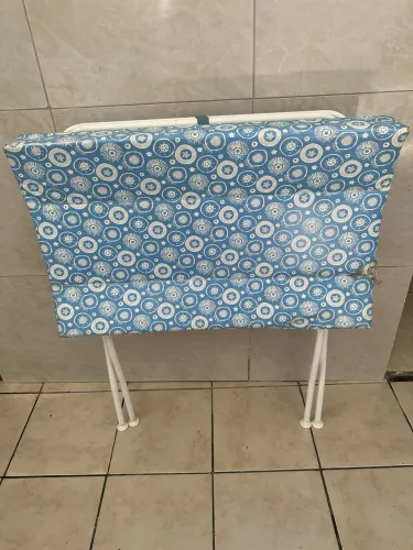 Banheira de bebê com suporte para trocador