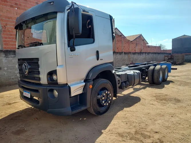 Vendo caminhão truk costelation 24-280