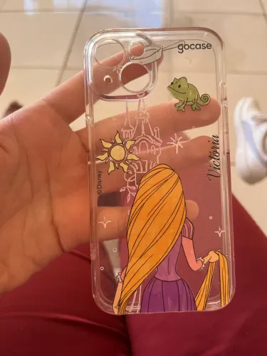 CAPAS GOCASE DISNEY- ENROLADOS E BORBOLETAS- nome Victória- IPHONE 13 ou 14