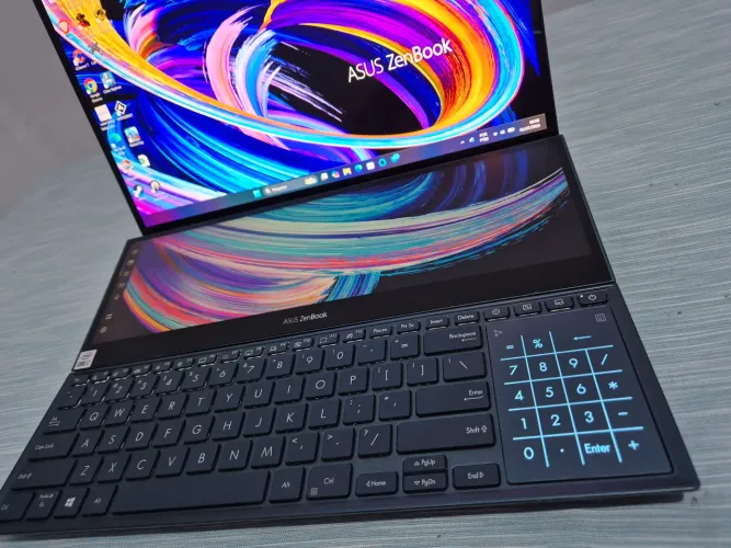 Notebook Asus Pro Duo. Duas telas
