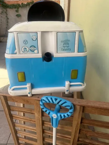 Vendo carrinho infantil modelo Kombi