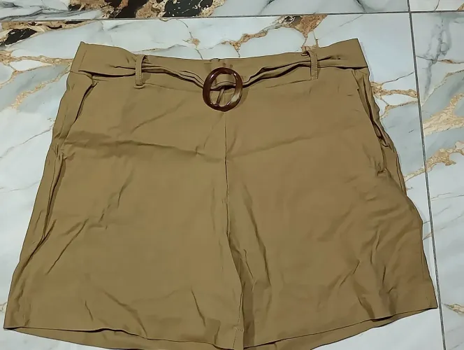 Vendo short marrom