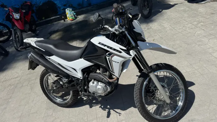 Vendo bross 2022. Ipva 2026 pago