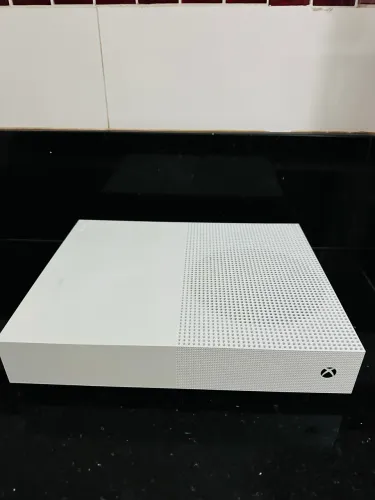 XBOX ONE S - 1TB ALL DIGITAL ( NOVÍSSIMO ) 
