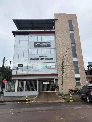 Sala comercial disponível para locação.