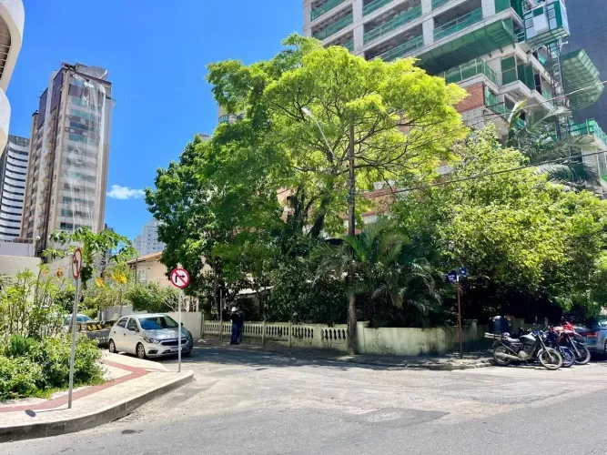 Terreno à venda com casas geminadas no bairro Fazenda em Itajaí