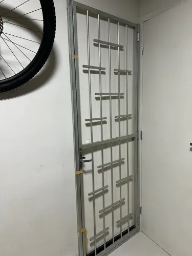Vende-se porta de alumínio 600 $