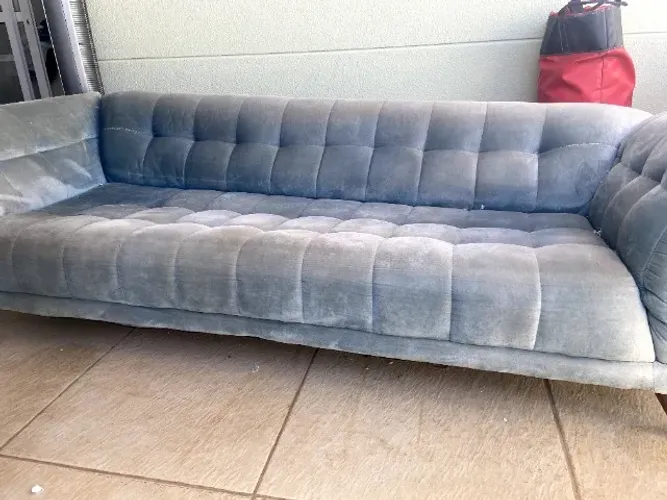 Sofá 3 Lugares - Design de estofamento capitonê com gomos profundos
