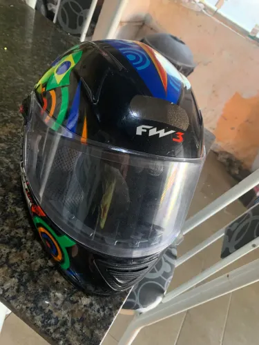 Capacete seme novo