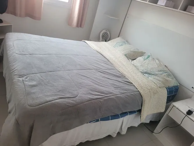 Cama de casal King com molas ensacadas 