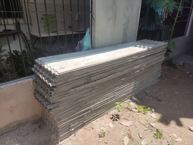 Vendo Telhas imbralit usadas 100 unidades 15 reais a unidade preço negociável em quntidade