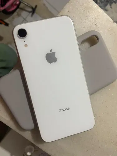 iPhone XR top