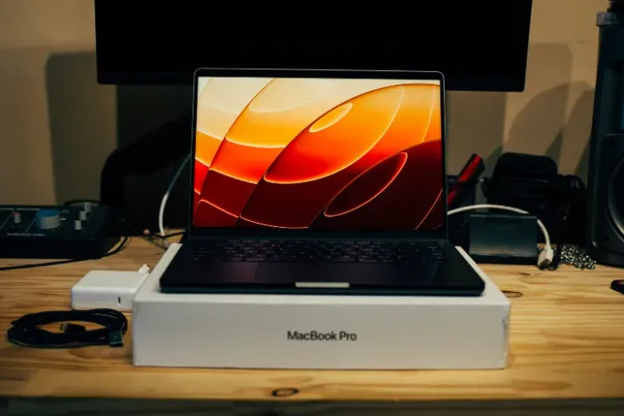 MACBOOK PRO M4 PRO - 24GB 1TB SSD - 14.2" + HUB UGREEN UNO