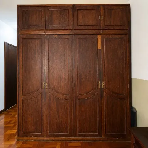Guarda-roupa Planejado em Sucupira Maciça - Madeira Nobre