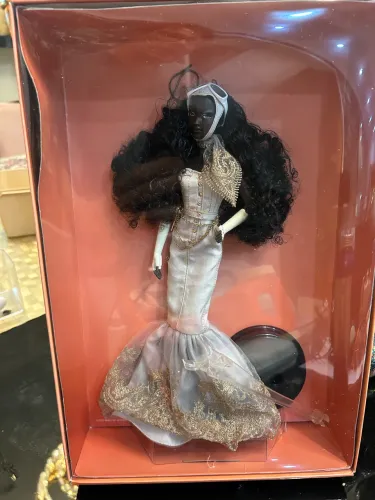 Barbie Collector Mônaco Passport Collection Negra Gold Label