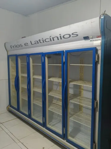 Expositor Refrigerado Refrimate 4 Portas - Frios e Laticínios