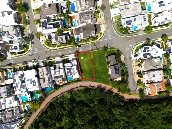 Terreno 393m² com pôr do sol sobre a mata Swiss Park | Pronto p/ construir