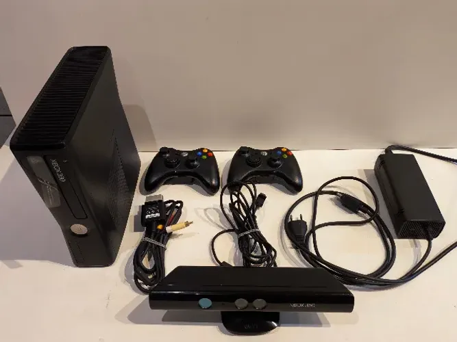 Xbox 360 s  NÃO LIGA para peças + acessorios  ( PARA REPARO OU PEÇAS ) COMPRE CIENTE 