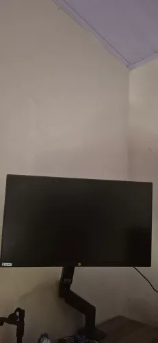 MONITOR COM BRACO ARTICULADO