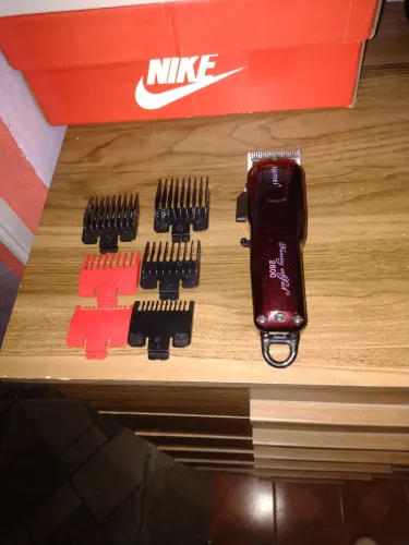 ? Maquininha de Cortar Cabelo Kemei 2600 - Semi Nova + Completa!