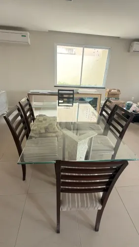 Mesa de jantar com 6 cadeiras