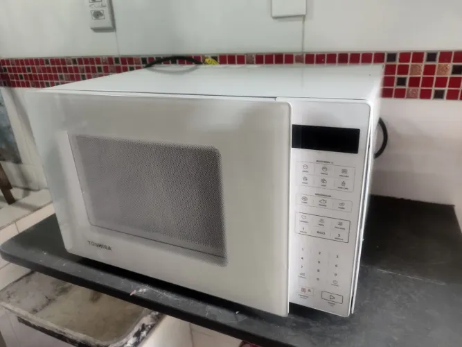 Microondas 35L Toshiba LEIA